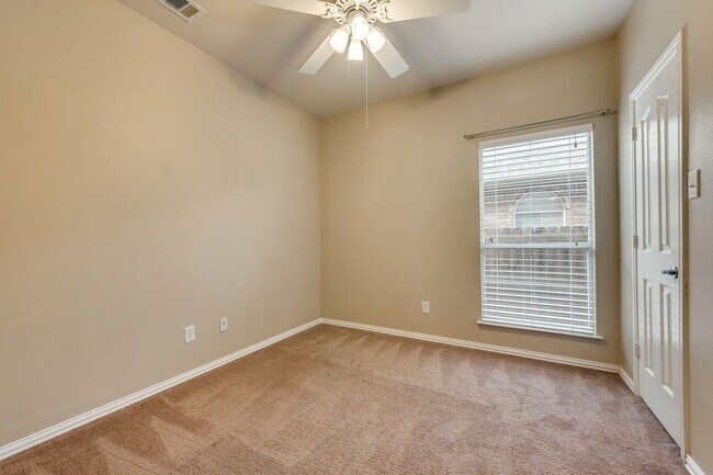 Building Photo - 4032 Martinsburg Dr