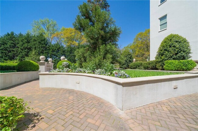 Building Photo - 2500 Peachtree Rd NW