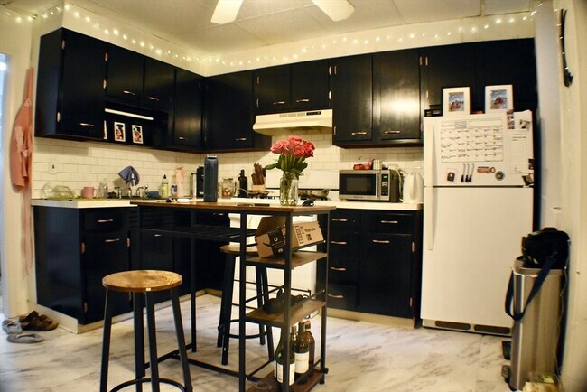 Building Photo - 158 Salem St