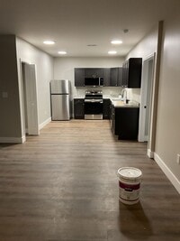 Building Photo - Newly renovated