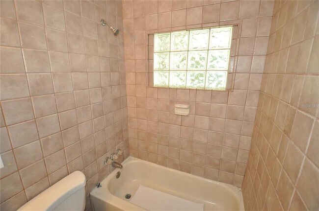 Building Photo - 211 Rose St