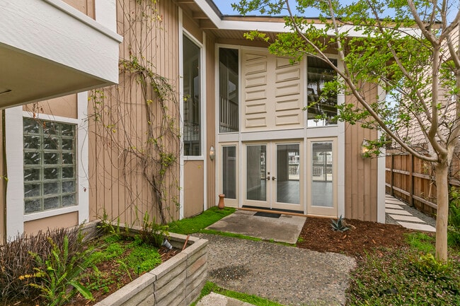 Building Photo - 2957 Seaview Ave