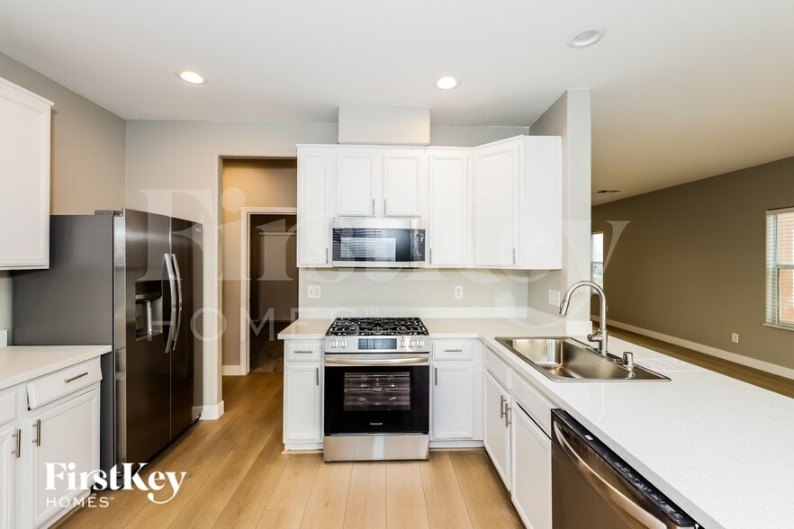 Building Photo - 10417 Calypso Cave St