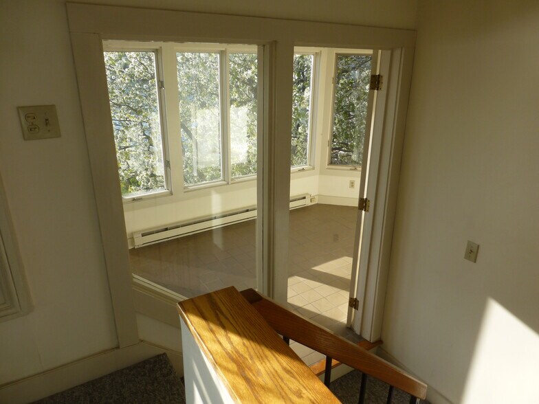 Building Photo - 642 Quinnipiac Ave