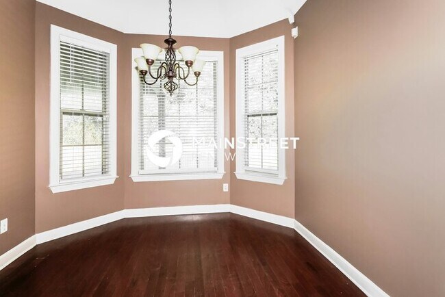 Building Photo - 4 Bedroom Pet-Friendly Home in MEMPHIS, TN with Main Street Renewal