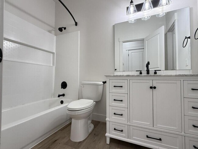 Building Photo - 152 W 4050 N