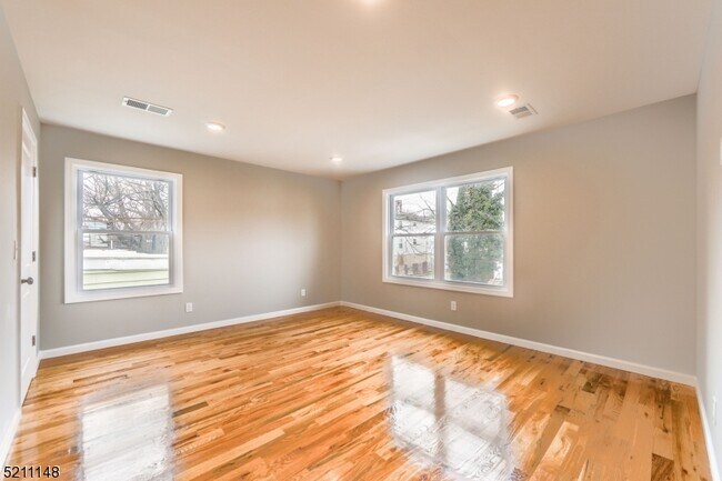 Building Photo - 255 Chadwick Ave