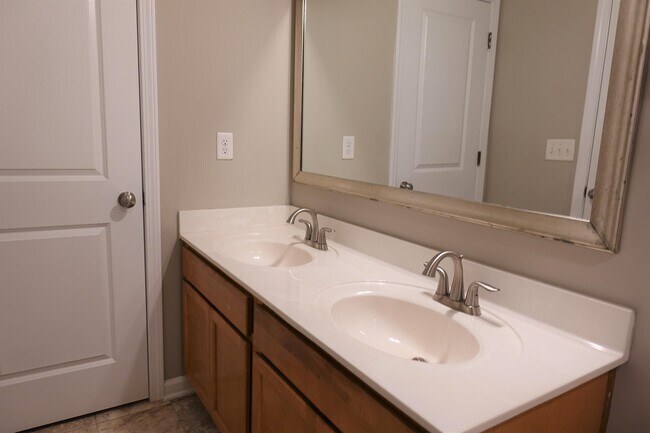 Building Photo - 344 Marble Ln