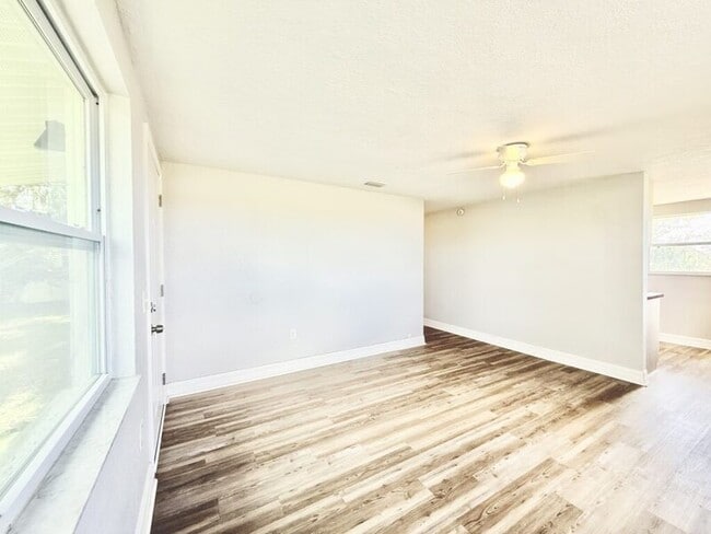 Building Photo - 235 W Northside Dr