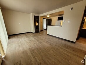 Building Photo - 545 Spinnaker Ln