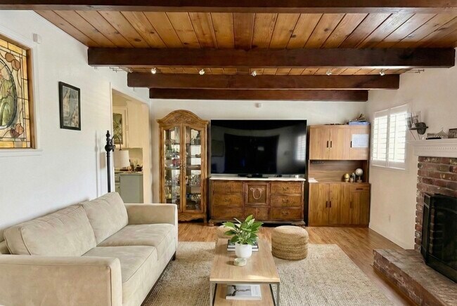 Building Photo - 20254 Meadowlark Dr