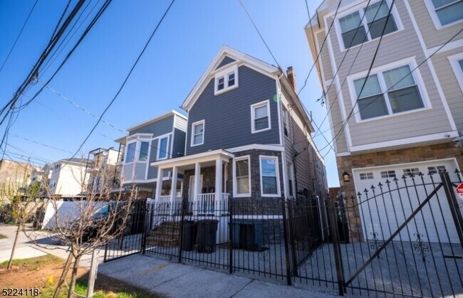 Building Photo - 226 Fairmount Ave