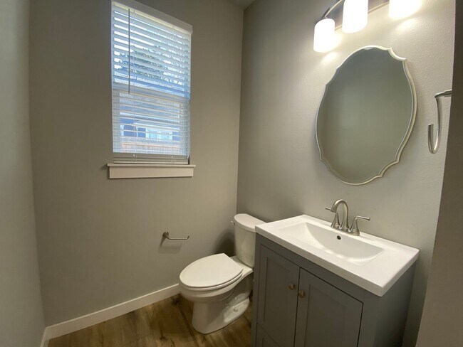 Building Photo - Stunning 3 bed 2.5 bath for rent in Coweta!!