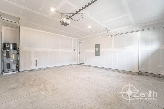 Building Photo - 4716 NE 37th Ct