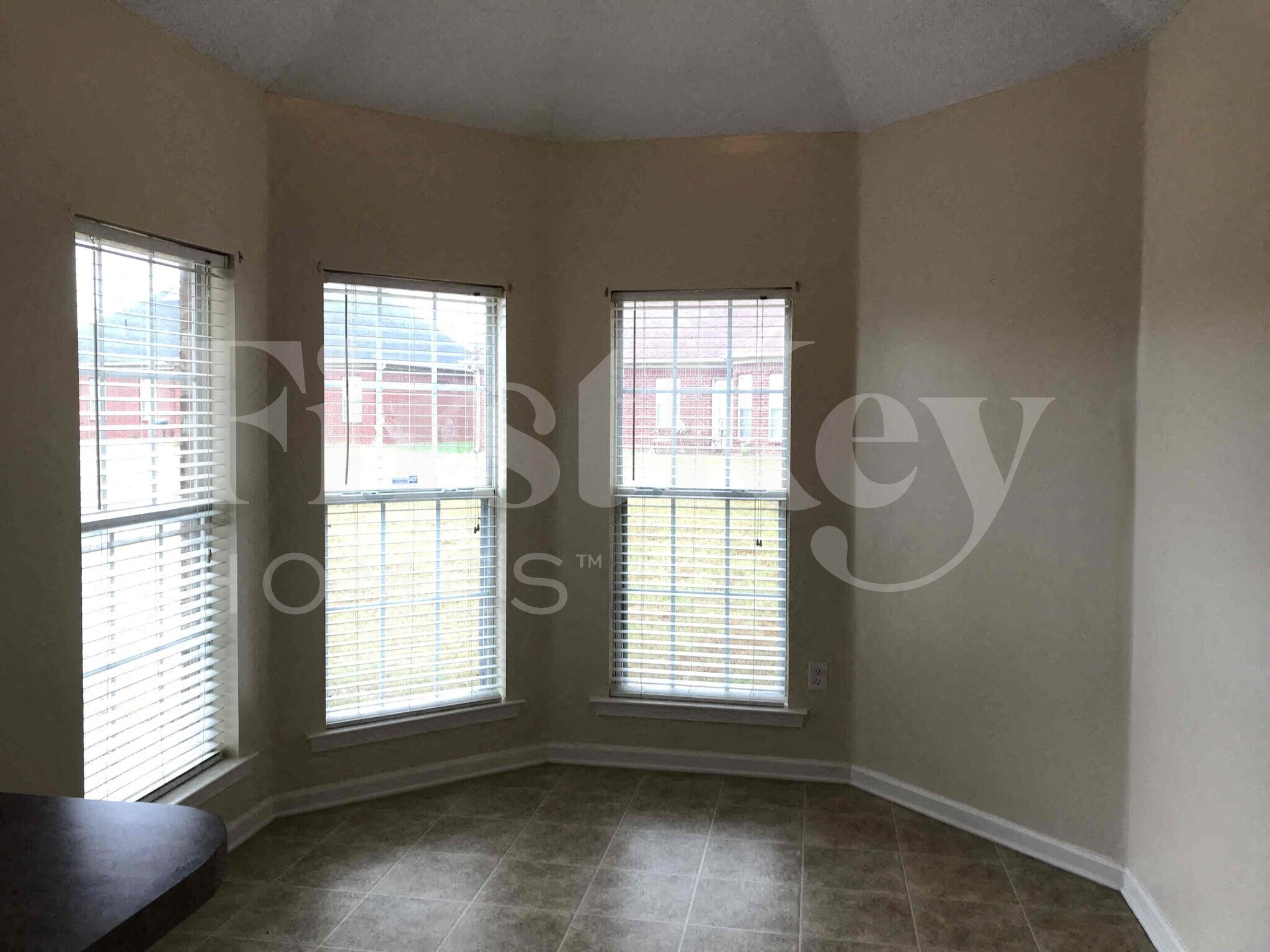 Building Photo - 7142 Queens Crown Ct