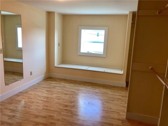 Building Photo - 16 Clearview Ave