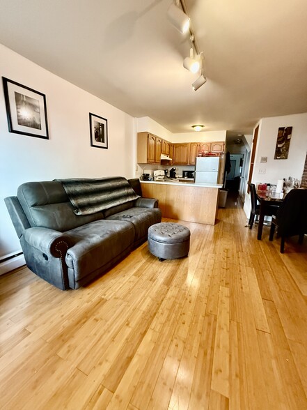 Living area - 841 Garden St