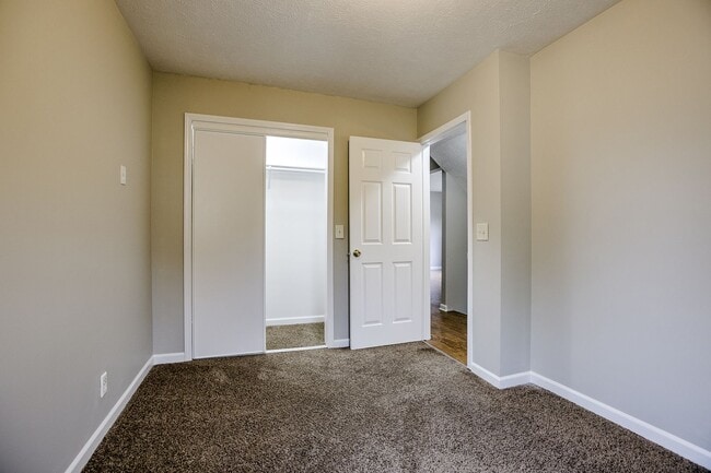 Building Photo - 4 Bedroom Home