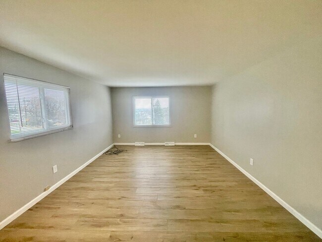 Building Photo - 3282 Ridge Rd Ext