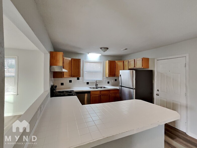 Building Photo - 211 Buckskin Dr