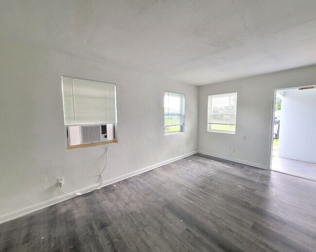Building Photo - 89 S Garfield Dr