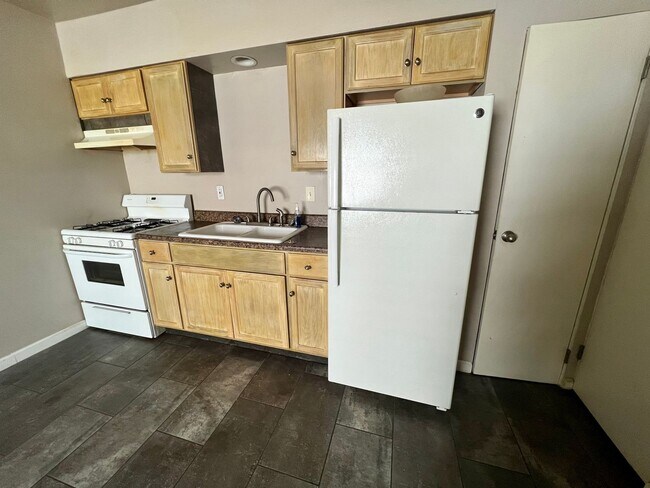 Building Photo - 146 Maplewood Ave