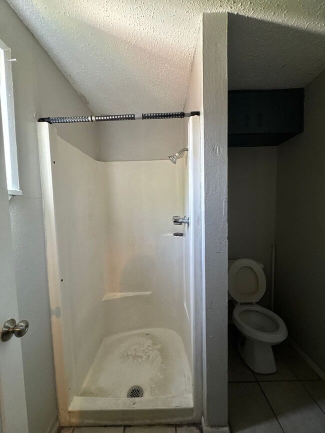 Building Photo - Updated 2-Bed, 2-Bath Duplex