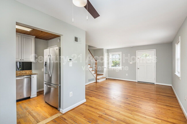 Building Photo - 2034 Arlington Terrace