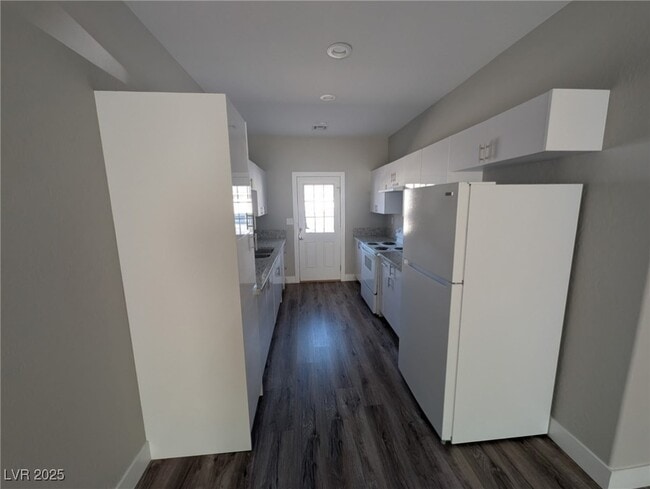 Building Photo - 1401 Ogallala St