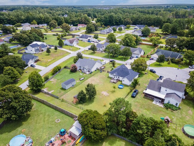 Building Photo - 202 Weeping Hollow Ct