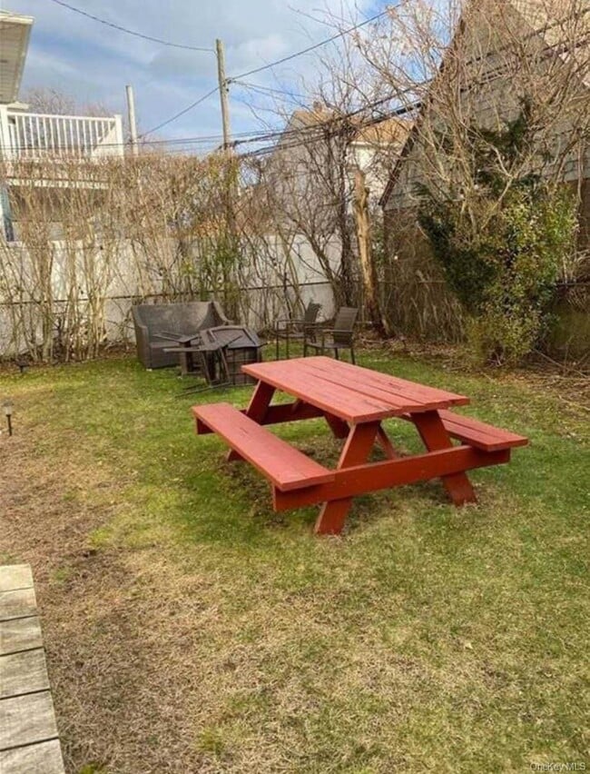 Building Photo - 552 E Walnut St