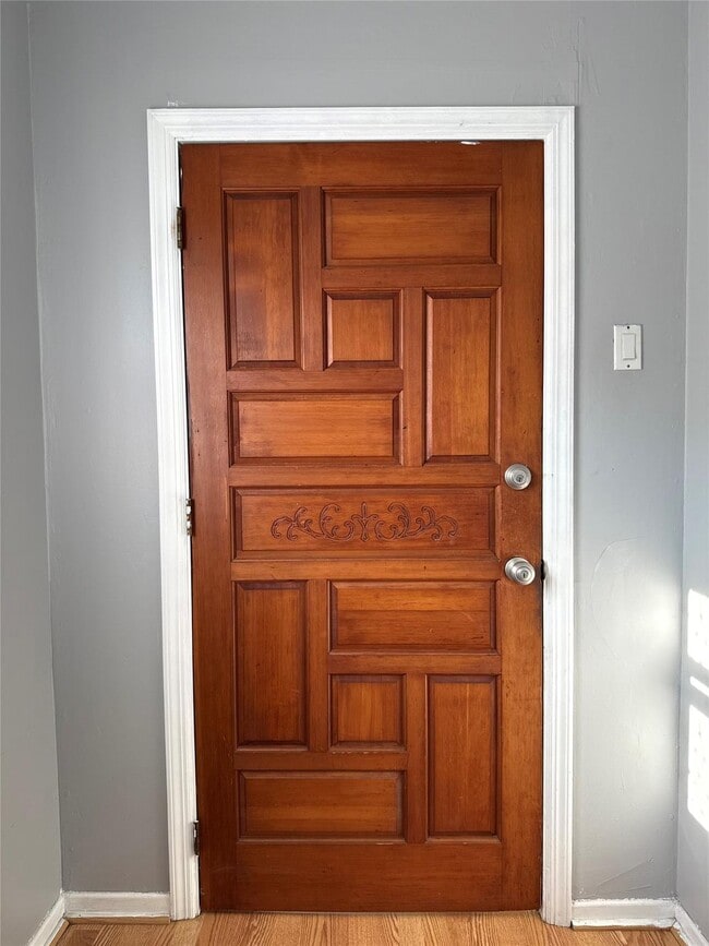 Primary Photo - 25 Milford Pl