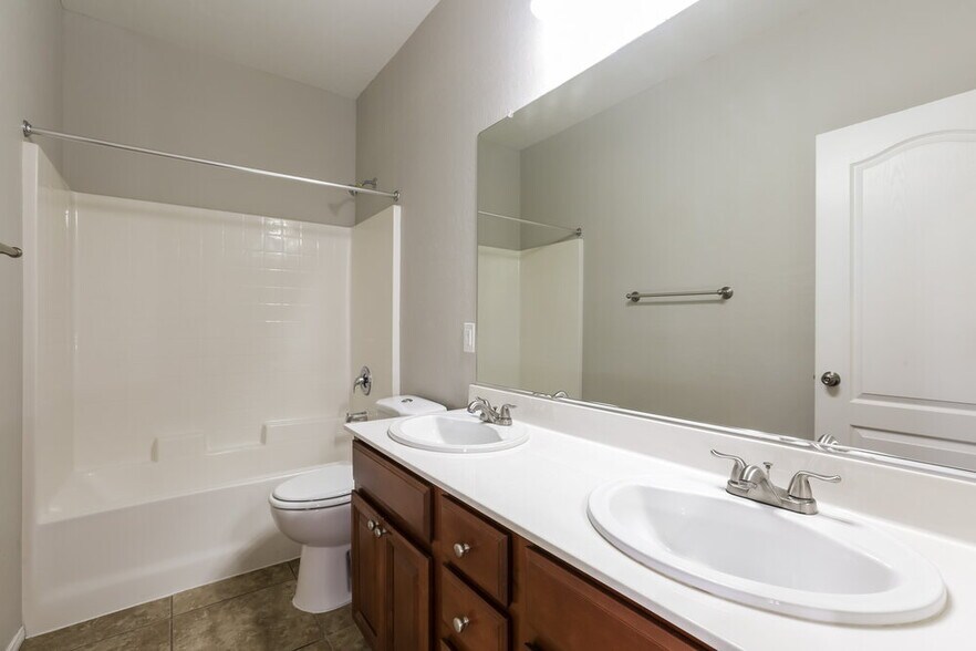 Building Photo - 712 Bridgeford Ct