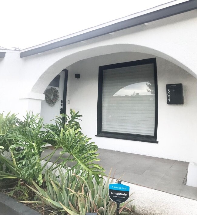 Building Photo - Gorgeous 3 Bedroom 2 Bath Updated House for Lease Near SoFi!