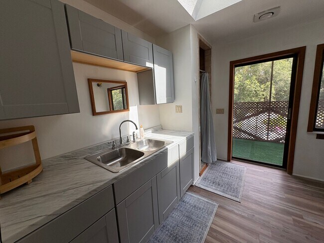 Building Photo - Large studio apartment with use of pool!