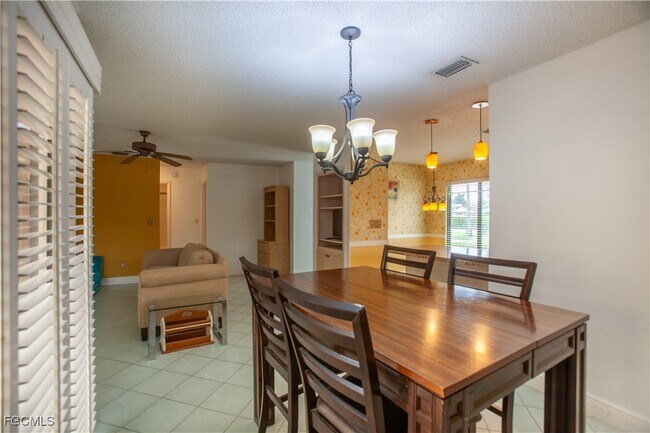 Building Photo - 1426 Park Shore Cir