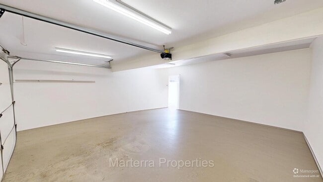Building Photo - Beautiful 4 bedroom Home!