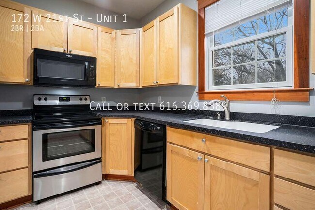 Building Photo - 172 W 21st St