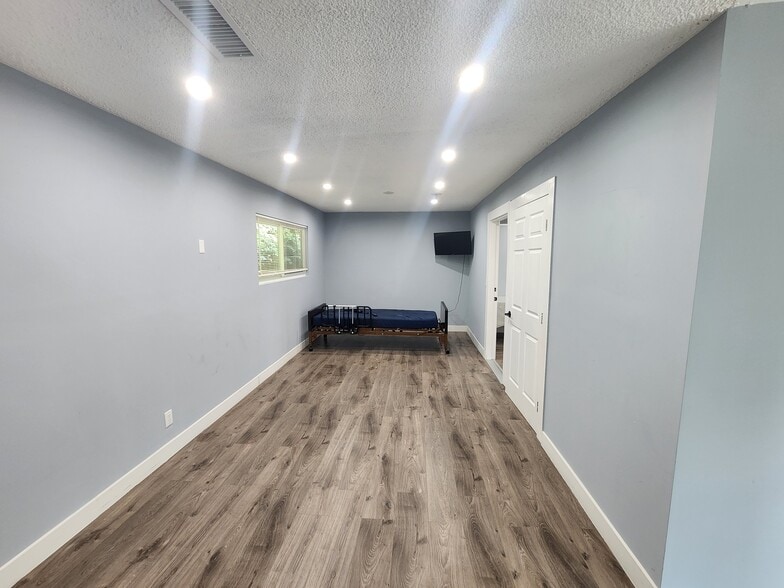 Building Photo - 11665 Babbitt Ave