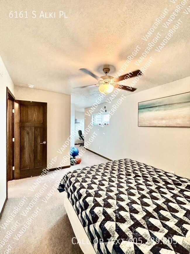 Building Photo - 6161 S Alki Pl