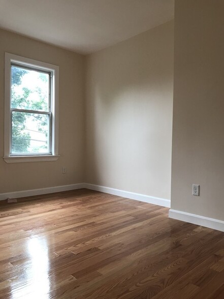 Building Photo - 491 Arborway