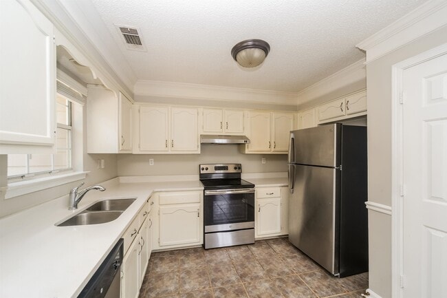 Building Photo - 6651 Elmore Woods Cove