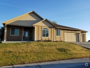 Building Photo - Cove West Home