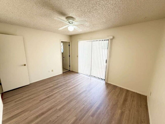Building Photo - 13644 N Hamilton Dr