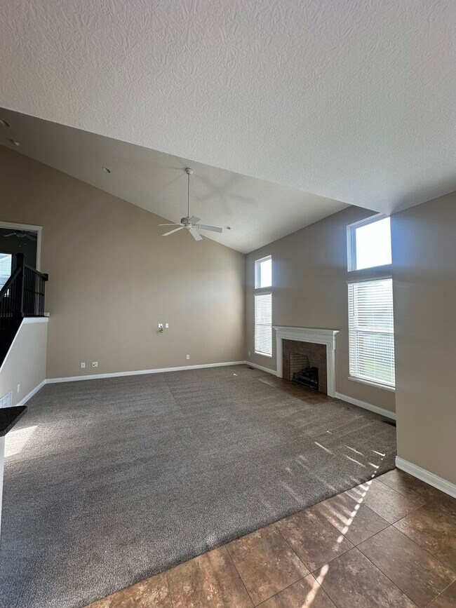 Building Photo - Lakes of Worthington