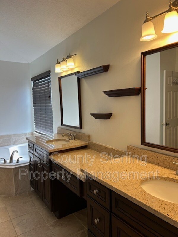 Building Photo - 1664 Pine Bay Dr