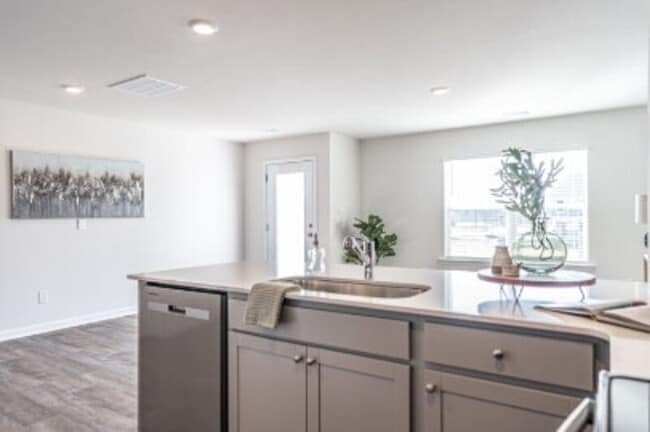 Building Photo - 205 Maddox Dr