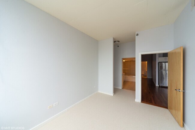 Building Photo - 1720 S Michigan Ave