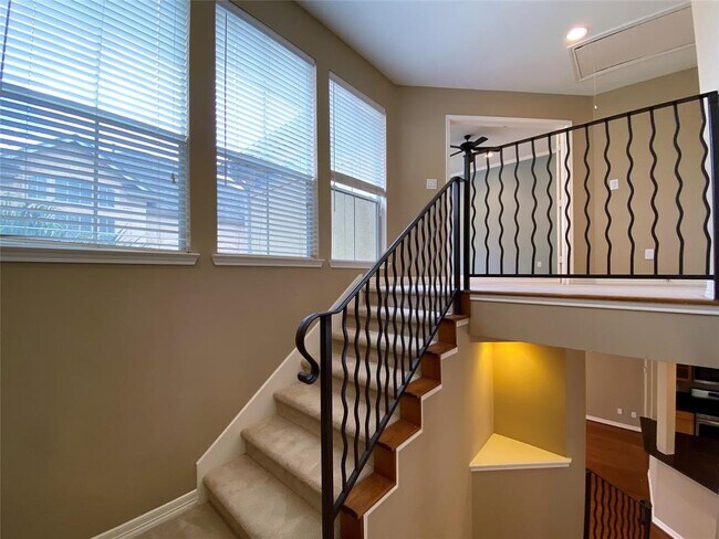 Building Photo - 5314 Blossom St