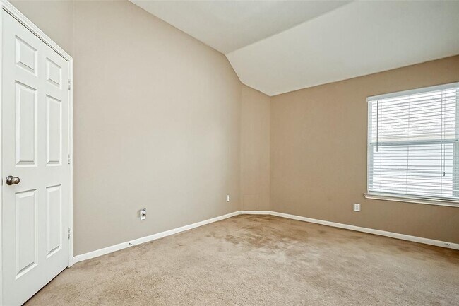 Building Photo - 2218 Falcon Knoll Ln